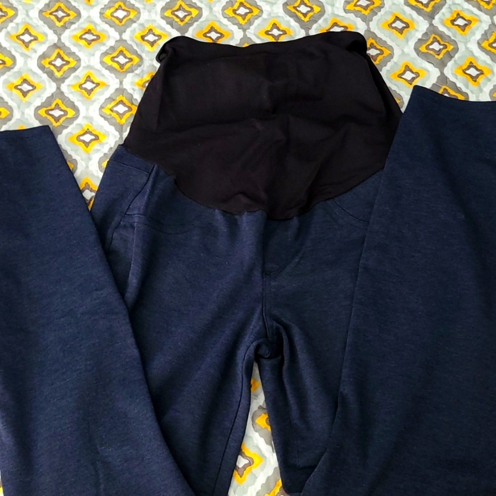 Na y maternity pants, size small, A glow